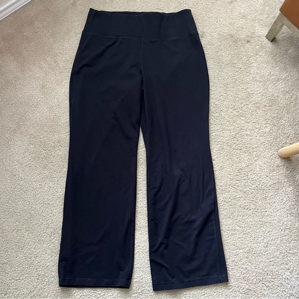 Livi | High Rise Signature Stretch Yoga Pants - Picture 3 of 5